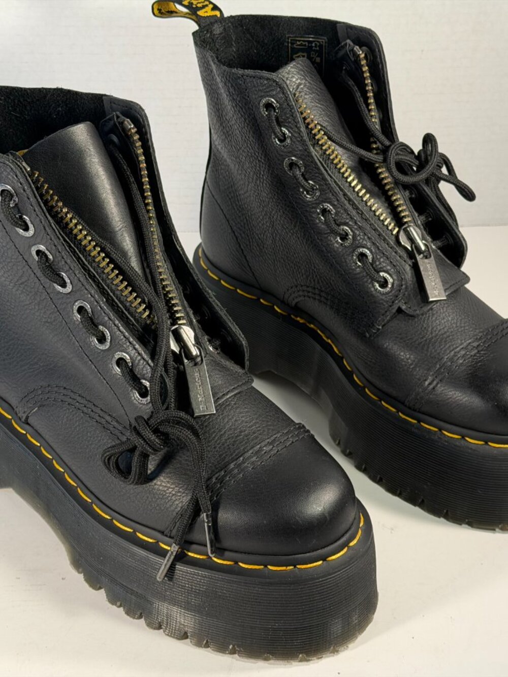 Women's Size 8 Dr Martens Sinclair Boots - Picture 16 of 16